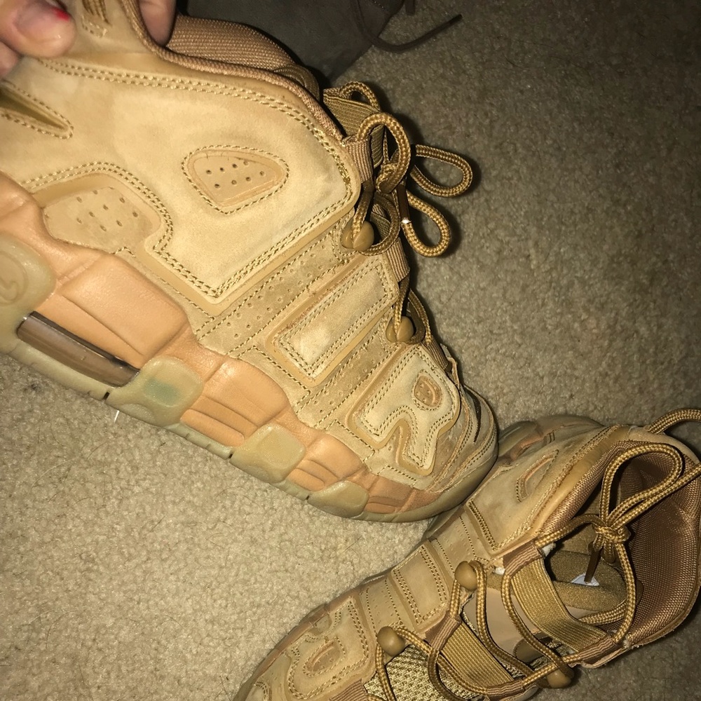 NIKE TAN SNEAKERS